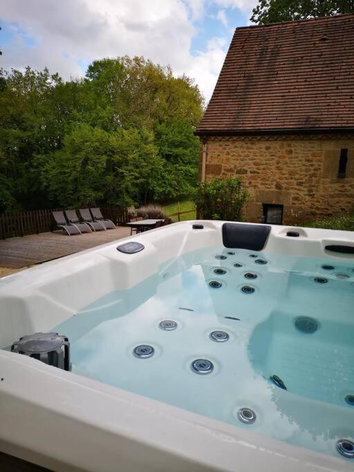 Maison Climatisee Avec Jacuzzi A 10 Min De Sarlat Exterior photo